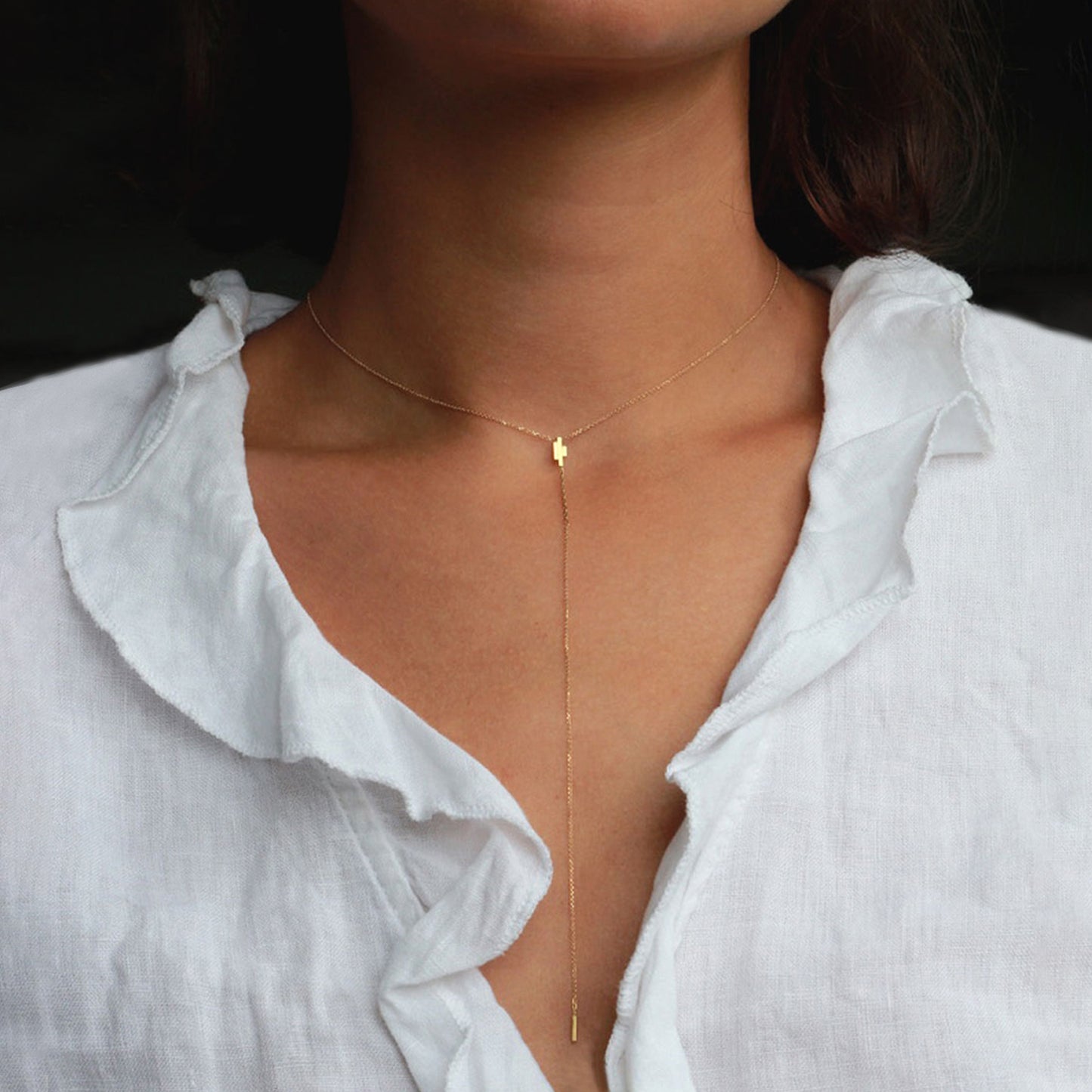 18CT DECO DECADENCE LARIAT STYLE BAR NECKLACE ON MODEL