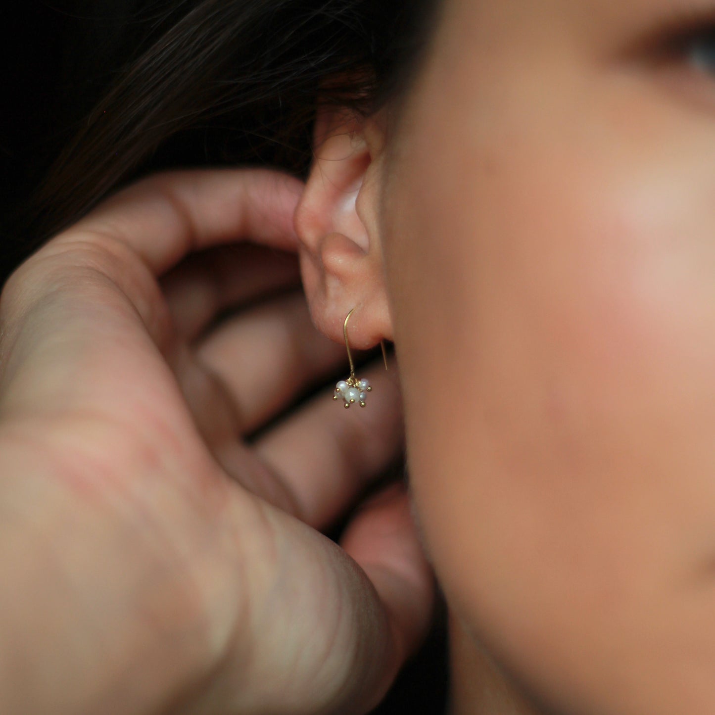 Pearl Cluster Fine Hooks on model