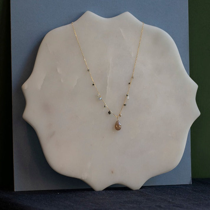 18 CT NECKLACE WITH GREY MOONSTONE TEARDROP