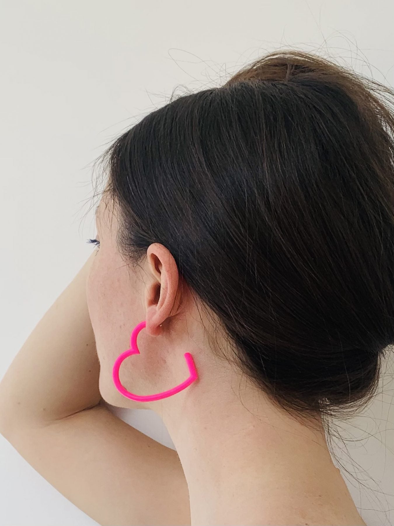 Zoe Sherwood Classic Big 'Heart' Hoops on model
