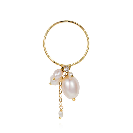 18ct yellow gold ring from our Snowdrop Pearl collection has white oval shaped fresh water pearls, mixed fine chain hanging detail along with a diamond set charm.