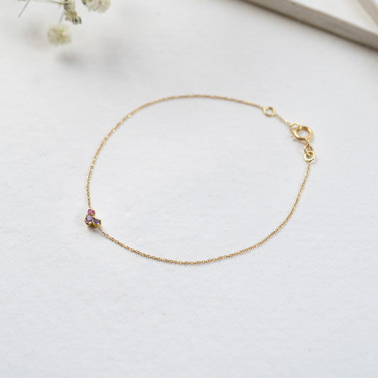 18ct yellow gold chain bracelet with pendant set with 3 tones of pink sapphires. 