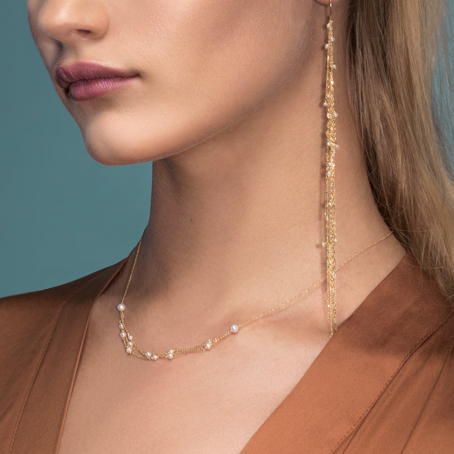 18ct yellow gold fine chain necklace with 3 strand layered sections with fresh water pearls