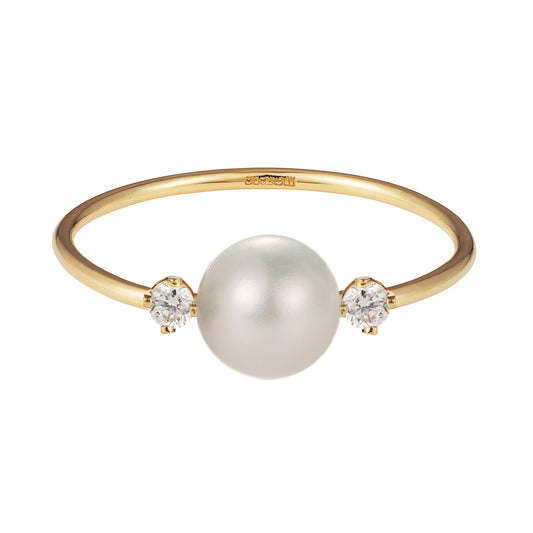18ct yellow gold ring with pearl and two diamonds