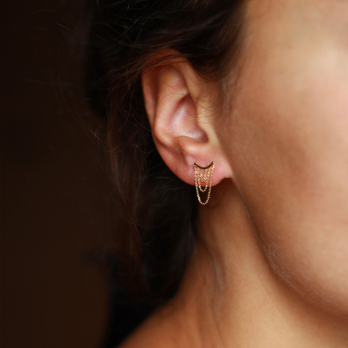 Sweet Pea 18ct yellow gold Nouveau Now chain stud earrings on model. 